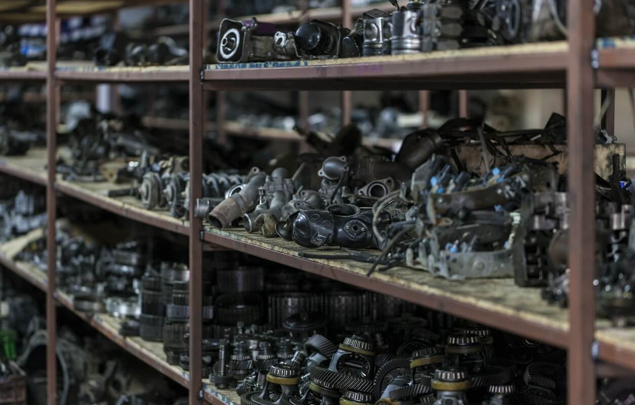 Używane części samochodowe – oszczędności i jakość w jednym